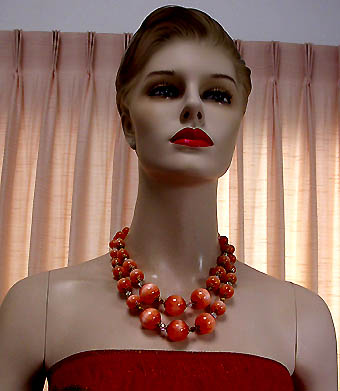 a beautiful vintage costume jewelry necklace unsigned