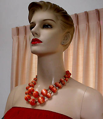 a beautiful vintage costume jewelry necklace unsigned
