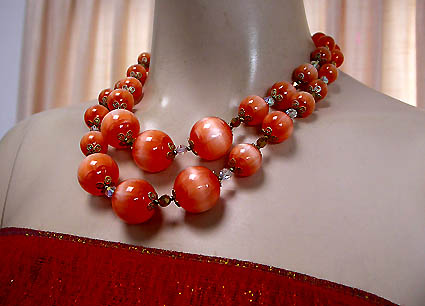 a beautiful vintage costume jewelry necklace unsigned