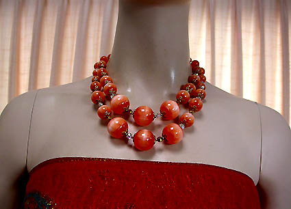 a beautiful vintage costume jewelry necklace unsigned