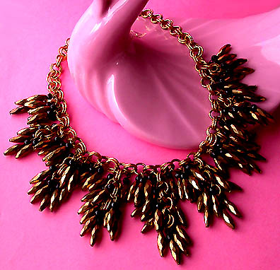 a beautiful vintage costume jewelry necklace unsigned
