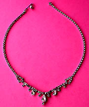 a beautiful vintage costume jewelry necklace unsigned