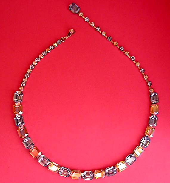 a beautiful vintage costume jewelry necklace unsigned