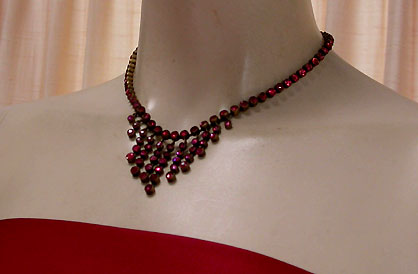 a beautiful vintage costume jewelry necklace unsigned