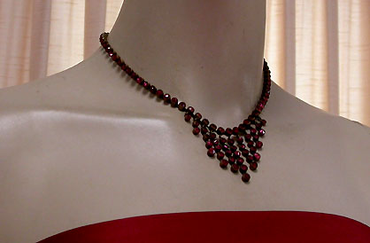 a beautiful vintage costume jewelry necklace unsigned