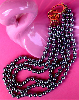 a beautiful vintage costume jewelry necklace unsigned