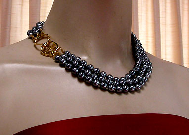 a beautiful vintage costume jewelry necklace unsigned