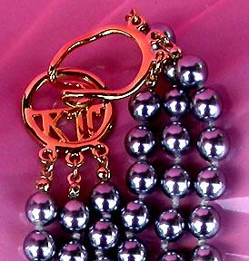 a beautiful vintage costume jewelry necklace unsigned