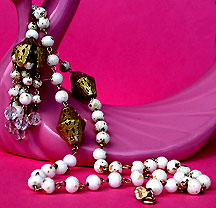 a beautiful vintage costume jewelry Juliana necklace