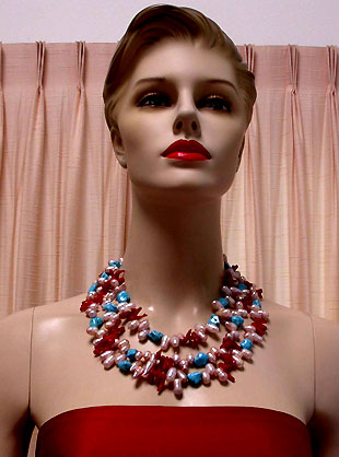 a beautiful vintage costume jewelry necklace unsigned
