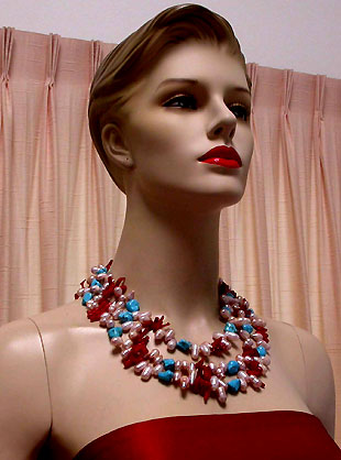 a beautiful vintage costume jewelry necklace unsigned