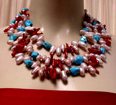 a beautiful vintage costume jewelry necklace unsigned