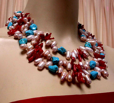a beautiful vintage costume jewelry necklace unsigned