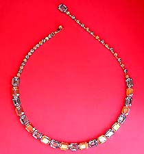 a beautiful vintage costume jewelry necklace unsigned