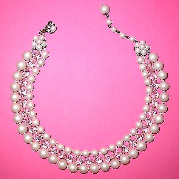 a beautiful vintage costume jewelry necklace unsigned