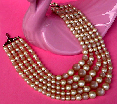 a beautiful vintage costume jewelry necklace unsigned