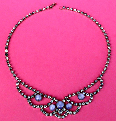 a beautiful vintage costume jewelry necklace unsigned