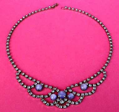 a beautiful vintage costume jewelry necklace unsigned