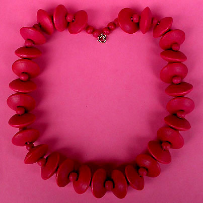 a beautiful vintage costume jewelry necklace unsigned