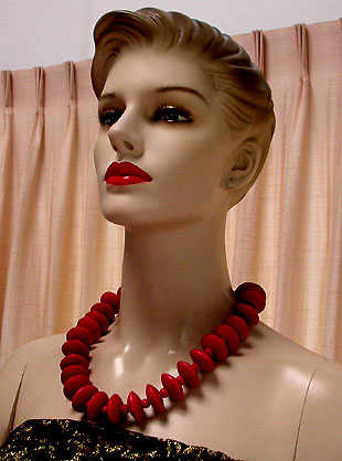a beautiful vintage costume jewelry necklace unsigned