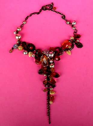 a beautiful vintage costume jewelry necklace unsigned