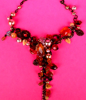a beautiful vintage costume jewelry necklace unsigned
