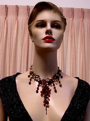 a beautiful vintage costume jewelry necklace unsigned