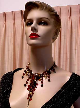 a beautiful vintage costume jewelry necklace unsigned