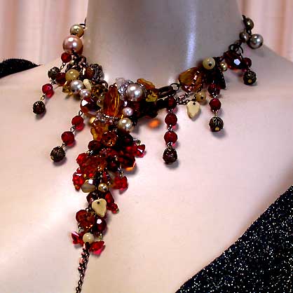 a beautiful vintage costume jewelry necklace unsigned