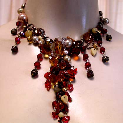 a beautiful vintage costume jewelry necklace unsigned