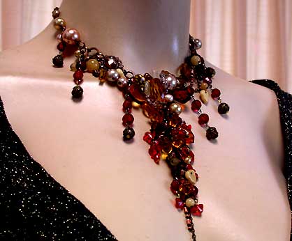 a beautiful vintage costume jewelry necklace unsigned