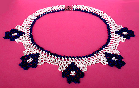 a beautiful vintage costume jewelry necklace unsigned