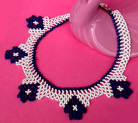 a beautiful vintage costume jewelry necklace unsigned