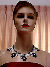 a beautiful vintage costume jewelry necklace unsigned
