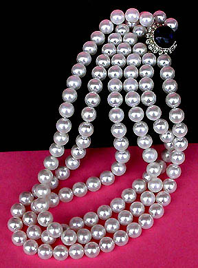 a beautiful vintage costume jewelry necklace unsigned