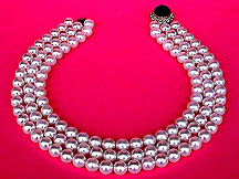 a beautiful vintage costume jewelry necklace unsigned