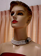 a beautiful vintage costume jewelry necklace unsigned