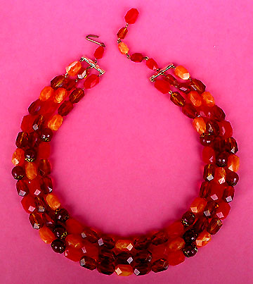 a beautiful vintage costume jewelry necklace unsigned