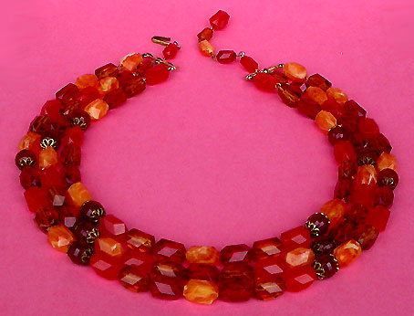 a beautiful vintage costume jewelry necklace unsigned