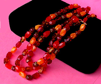 a beautiful vintage costume jewelry necklace unsigned