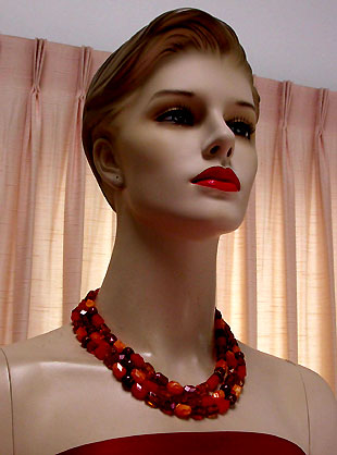 a beautiful vintage costume jewelry necklace unsigned