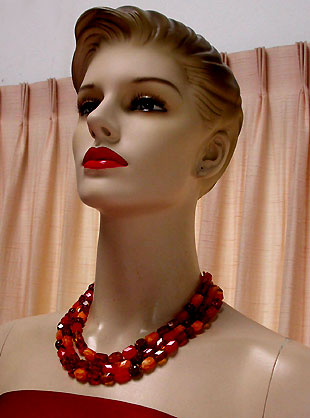 a beautiful vintage costume jewelry necklace unsigned