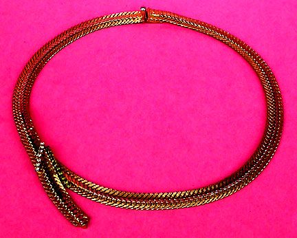 a beautiful vintage costume jewelry necklace unsigned