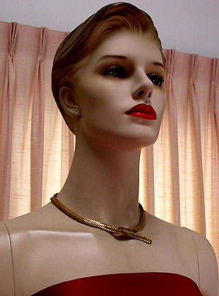 a beautiful vintage costume jewelry necklace unsigned