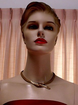 a beautiful vintage costume jewelry necklace unsigned