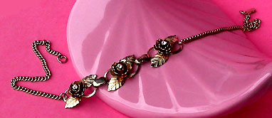 a beautiful vintage costume jewelry necklace unsigned