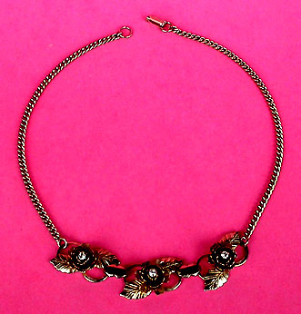 a beautiful vintage costume jewelry necklace unsigned