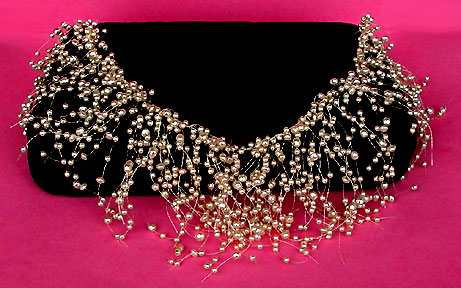 a beautiful vintage costume jewelry necklace unsigned