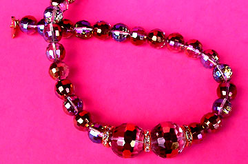 a beautiful vintage costume jewelry necklace unsigned