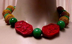 a beautiful vintage costume jewelry Juliana necklace